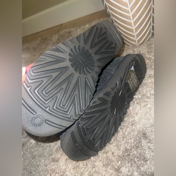 UGG Charcoal Fleece Boots with Bow - Picture 2 of 6
